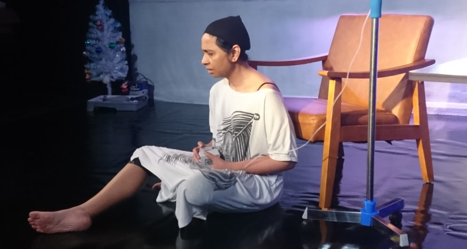 Review The Human Voice, White Bear Theatre Everything Theatre