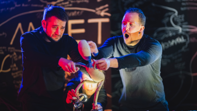 Llŷr Williams (R), Jennie Rawling (C) and Nick Halliwell (R) with puppet Fred in Meet Fred (c) Kirsten McTernan