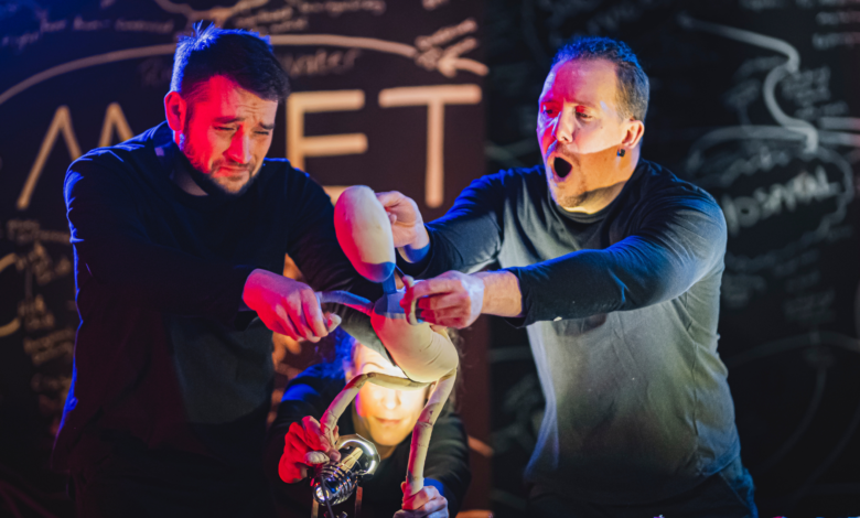 Llŷr Williams (R), Jennie Rawling (C) and Nick Halliwell (R) with puppet Fred in Meet Fred (c) Kirsten McTernan